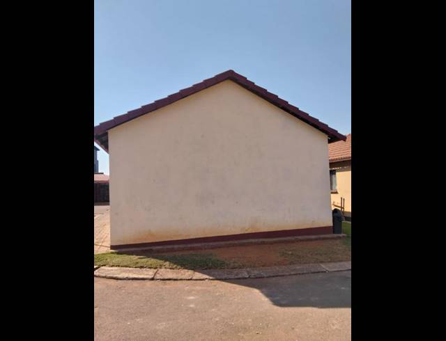 2 BEDROOM TOWNHOUSE FOR SALE IN CLAYVILLE